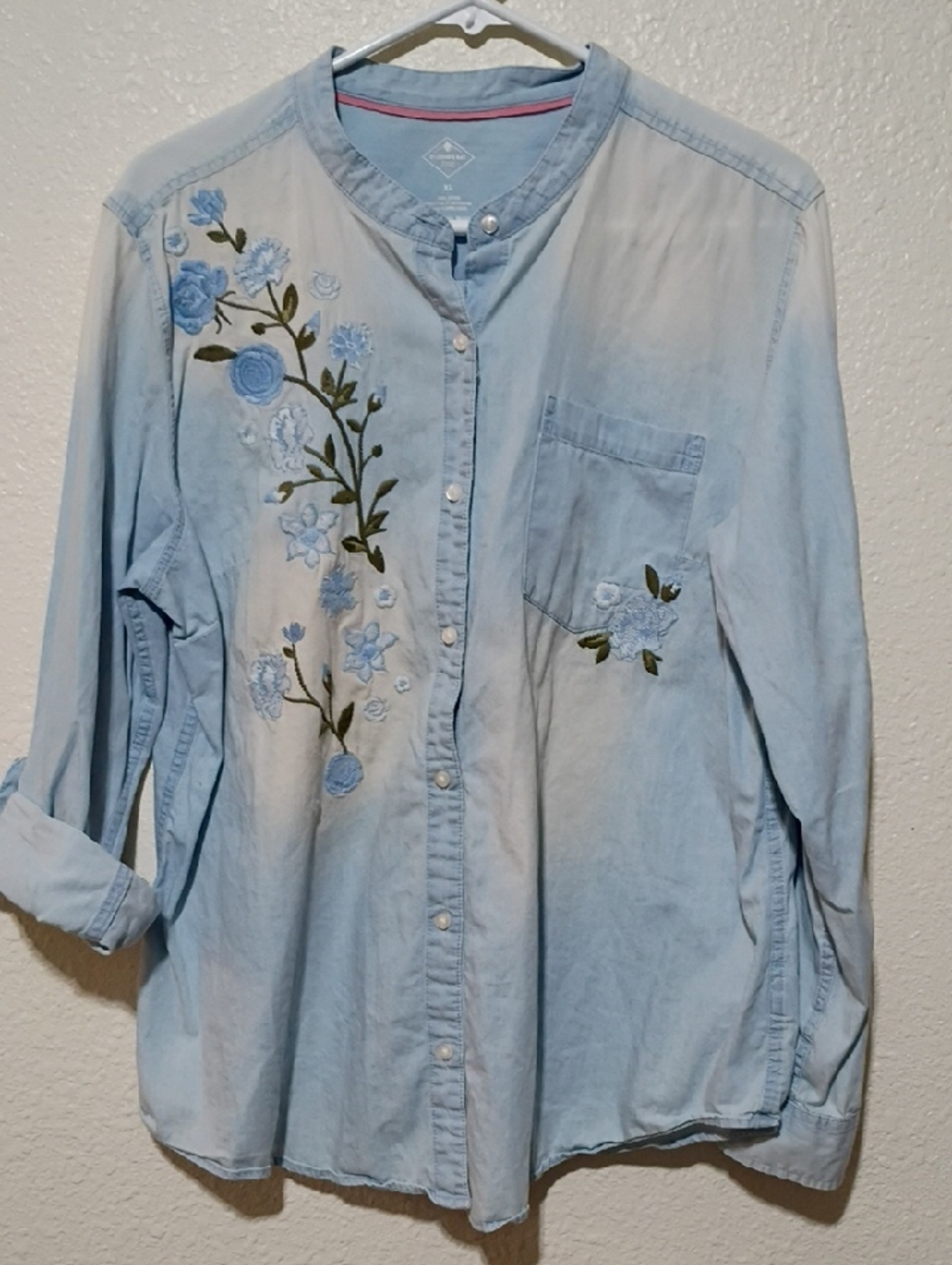 St. Johns Bay Light Blue Embroidered Floral Button-Up Shirt